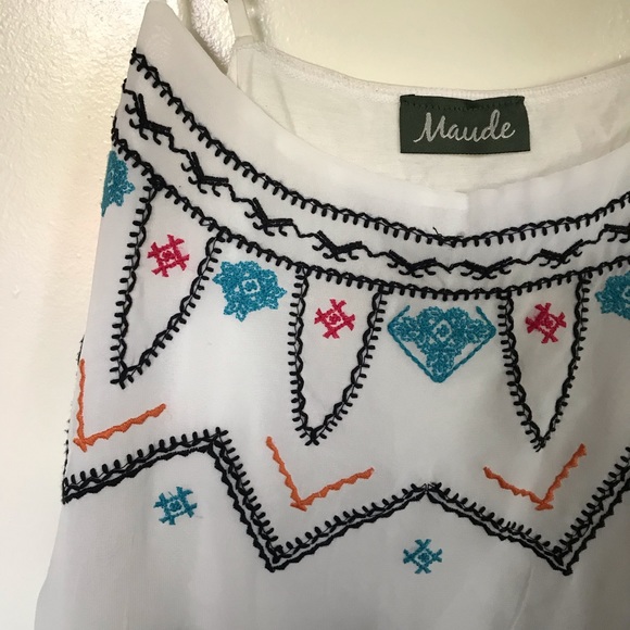 Embroidered Tank - Picture 2 of 3